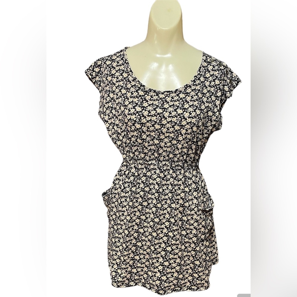 Forever 21 top black floral print medium